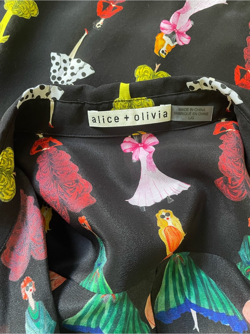 Alice + Olivia Black Button-Down Blouse with Multicolor Fashion-Figure Print - Picture 4 of 5